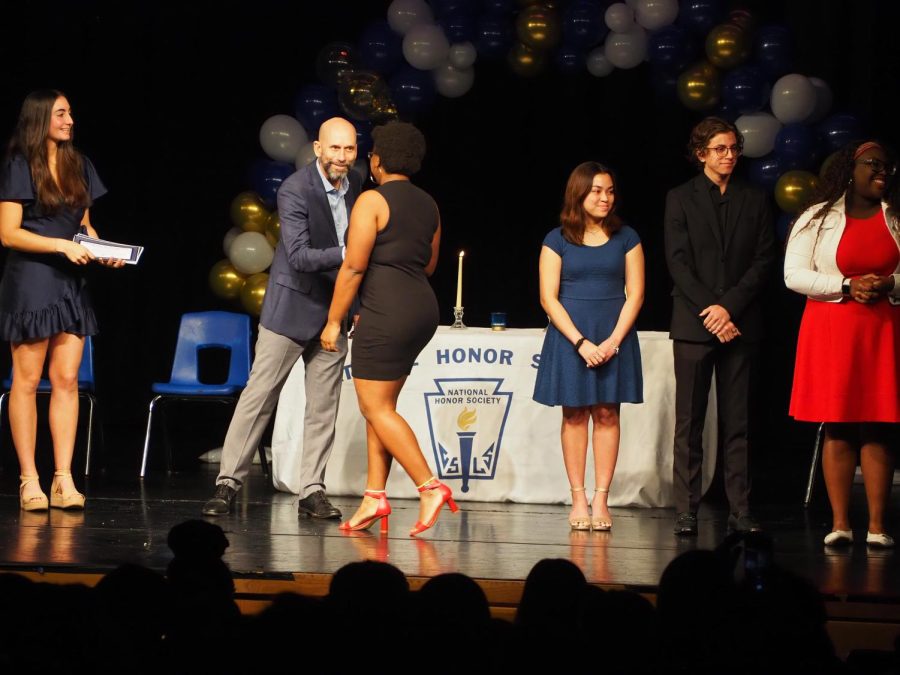 [GALLERY] Passing the Torch at NHS Induction