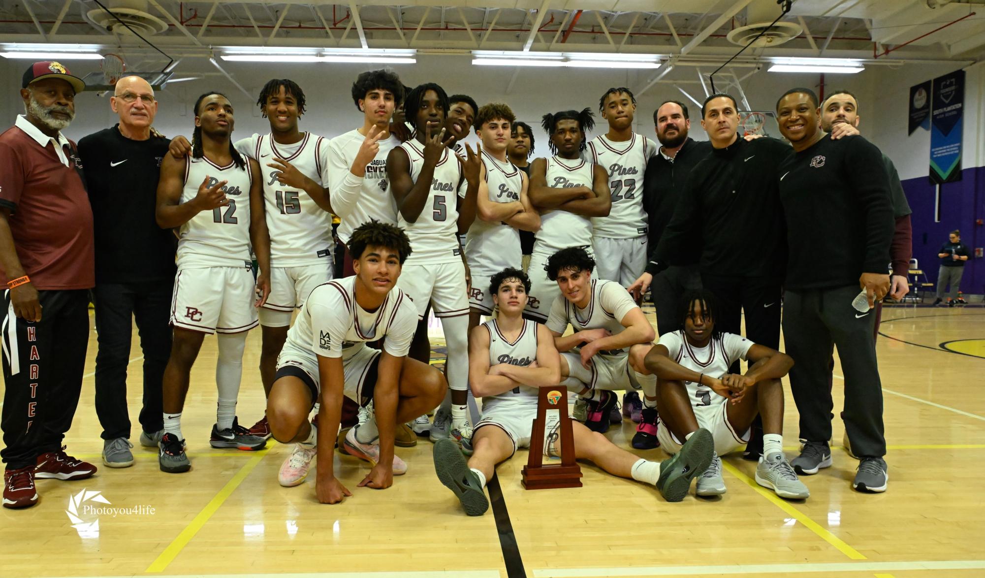 Jaguars Win District Title in Thrilling Basketball Showdown